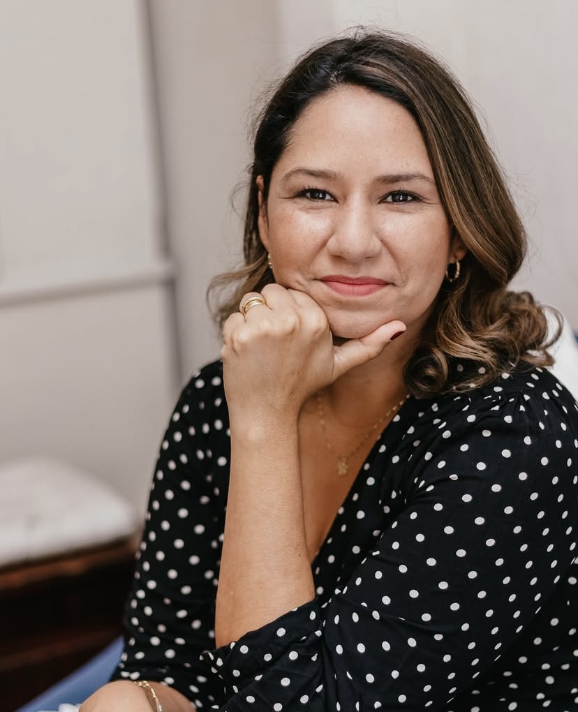 Fernanda de Luna, numeróloga terapêutica, sorrindo